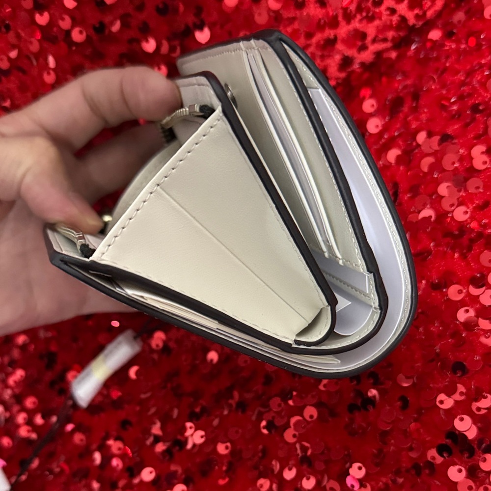 NWT Marc Jacobs Wallet with Silver Accents - Picture 7 of 12